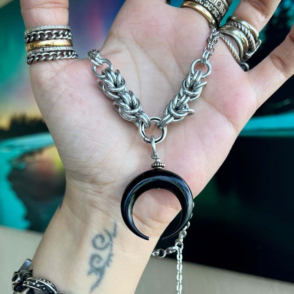 Handmade maille necklace up side down black horns crescent moon lunula boho goth - Picture 10 of 13